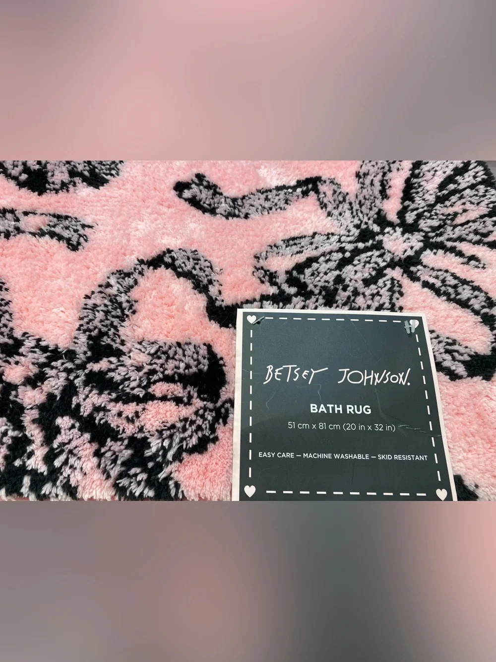 Betsey Johnson ❤️So soft Bow pattern Bath Rug Pink 20x32” New